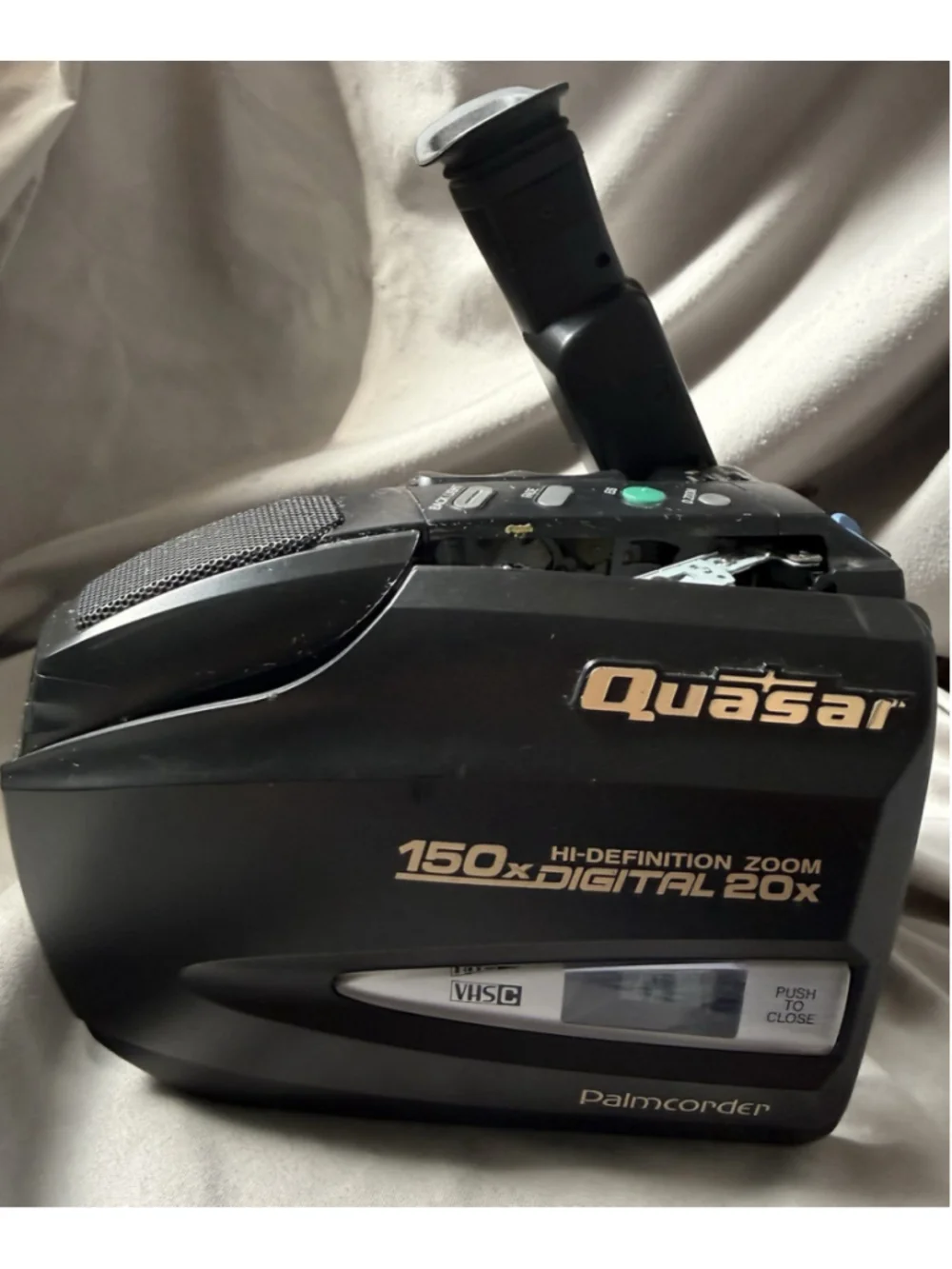 Quasar VM-D51Palmcorder VHSC 20x Zoom Lens Video Camera w batteries Works